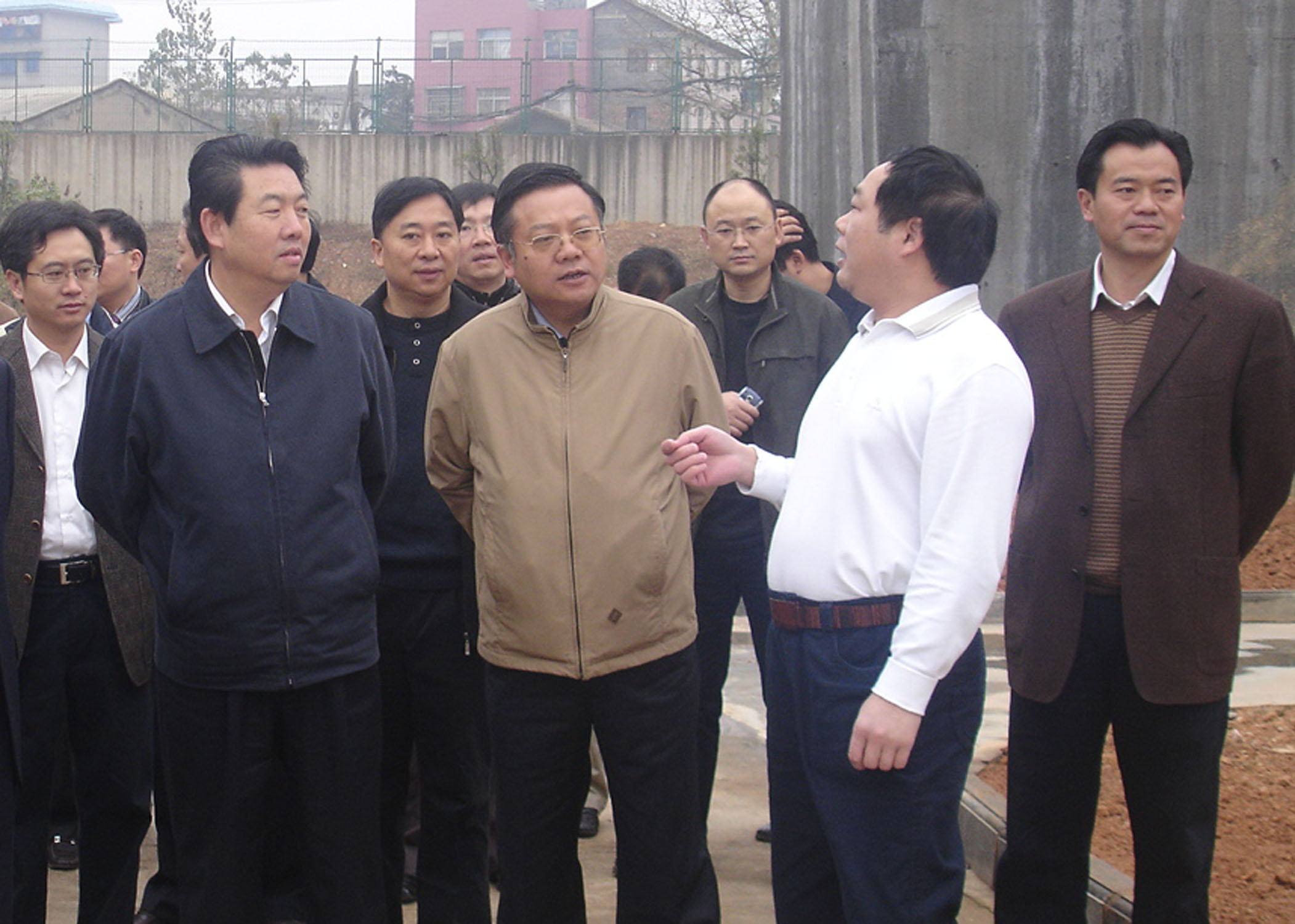 2008年11月省人大常委副主任，时任省发改委主任蒋作斌莅临公司调研污水处理工作.jpg