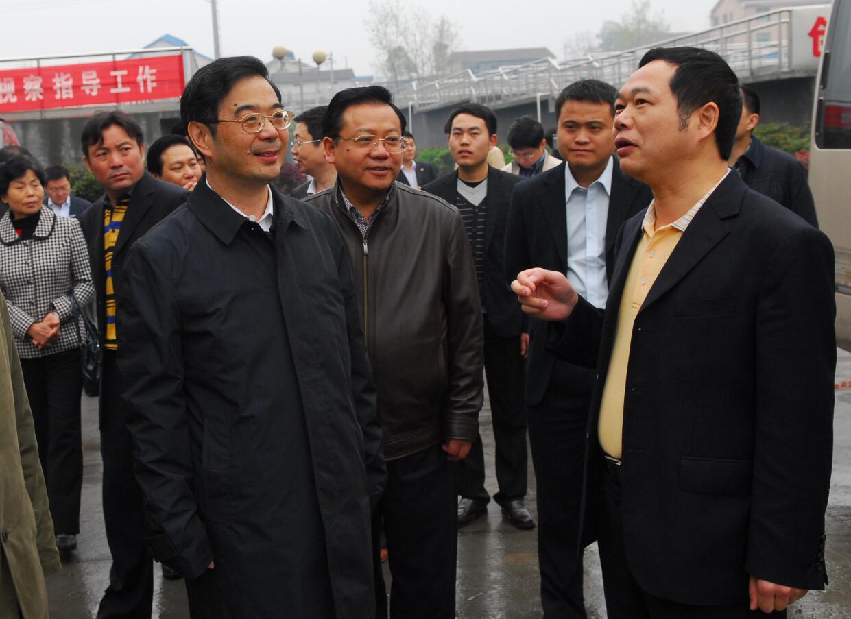 2011年4月，最高人民法院院长，时任湖南省委书记周强莅临公司视察.jpg