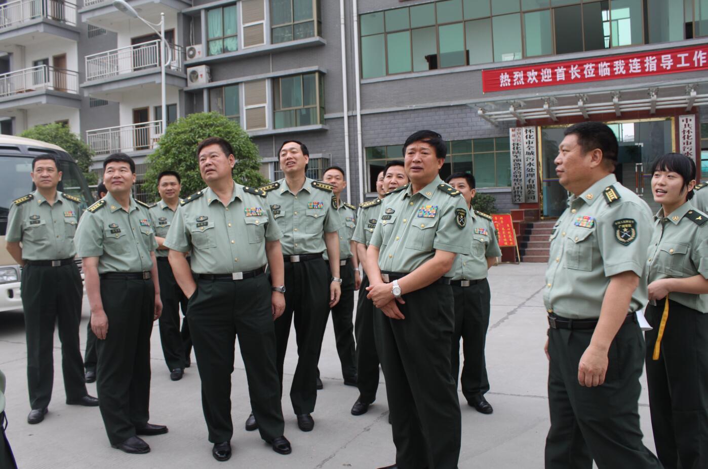 2011年5月，广州军区副司令员王治民将军视察预备役建设.JPG